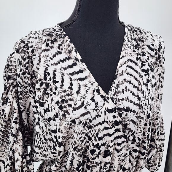 Simply Vera Wang Faux Wrap Blouse Flared Bottom Ruched Sleeves Size S - Picture 2 of 10